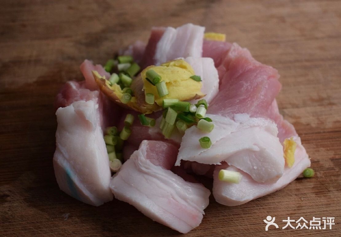 冬瓜丸子汤是一道美味可口的名菜