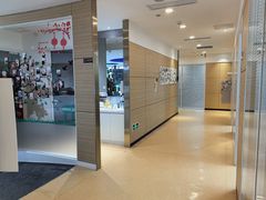 -瑞尔齿科(上海长风大悦城店)