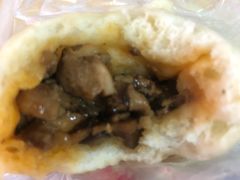 麻辣香菇鸡丁包-老陶包子铺(南大西南村店)