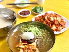 辣白菜炒五花肉-屋里家延边朝鲜族冷面(南园店)