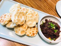 鲅鱼酱配石头饼-聚缘堂·海鲜私房菜(松岭路店)