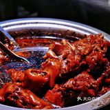 成都必吃榜｜凌晨两点都在排队的蹄花 20年老字号