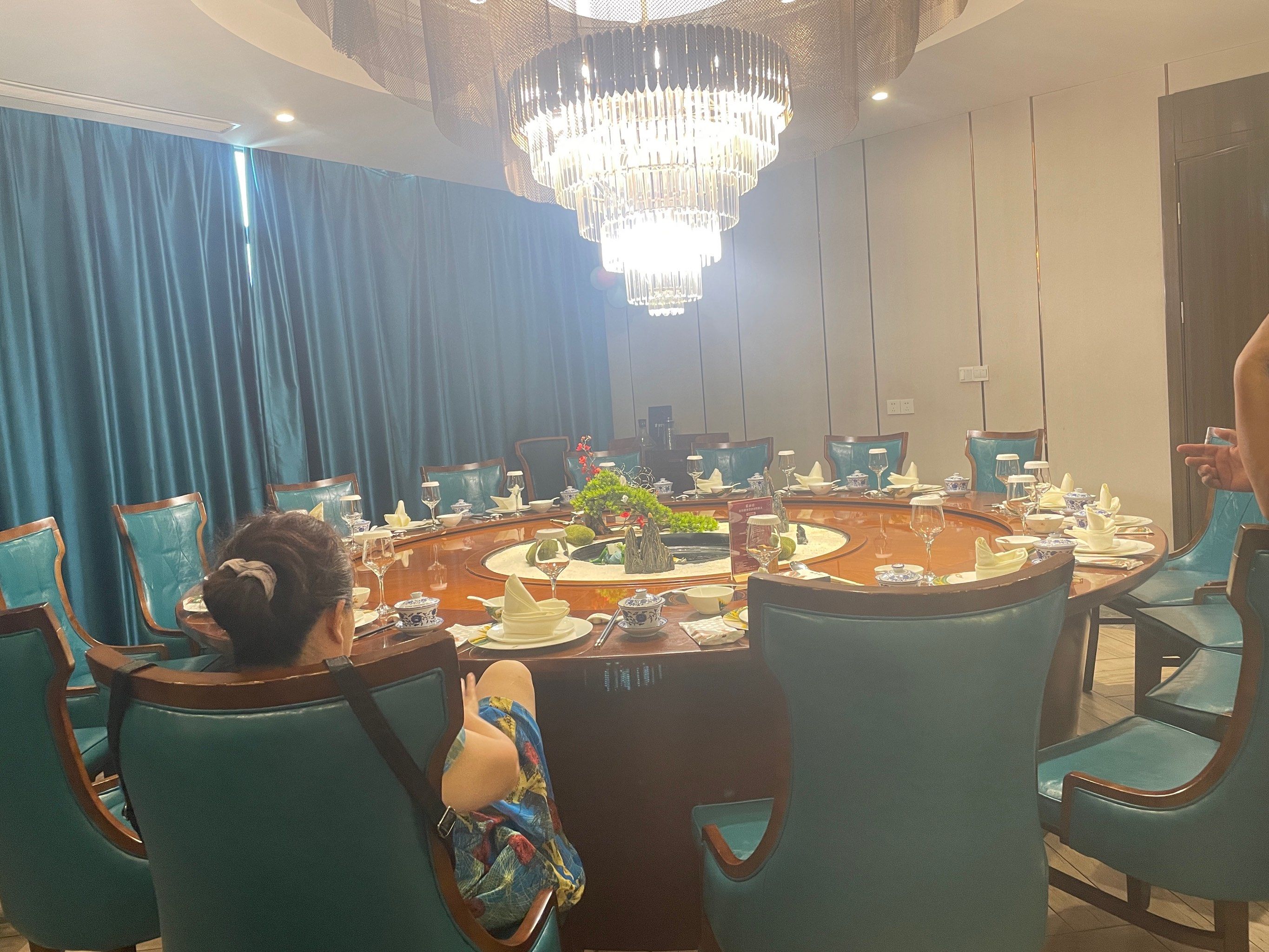 环境很好,隔音效果不错,菜品新鲜,服务到