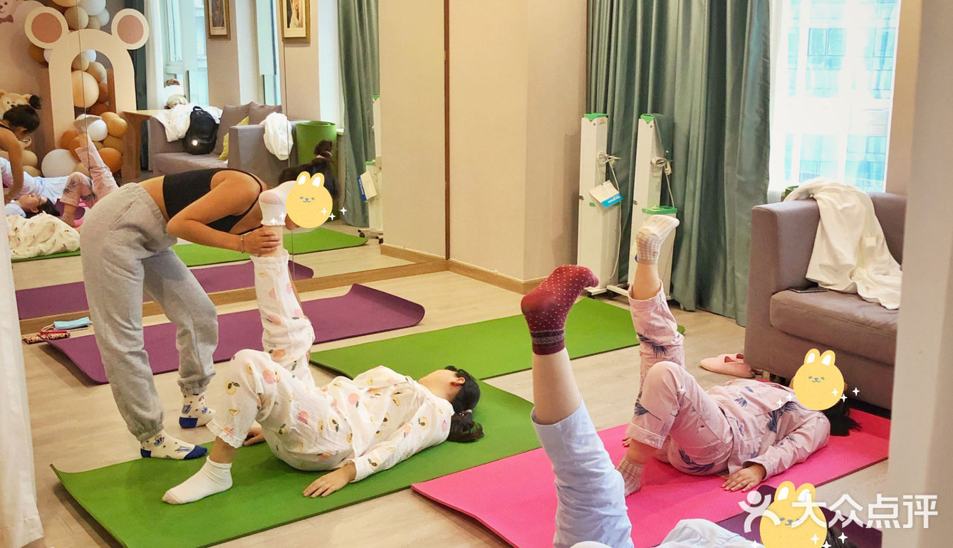 d22 in 爱陪伴月子会所 舒缓的瑜伽课