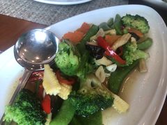 -Chom Cafe and Restaurant