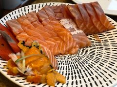 三文鱼腩刺身-松山湖凯悦酒店·Café自助餐厅·周末火舞秀表演