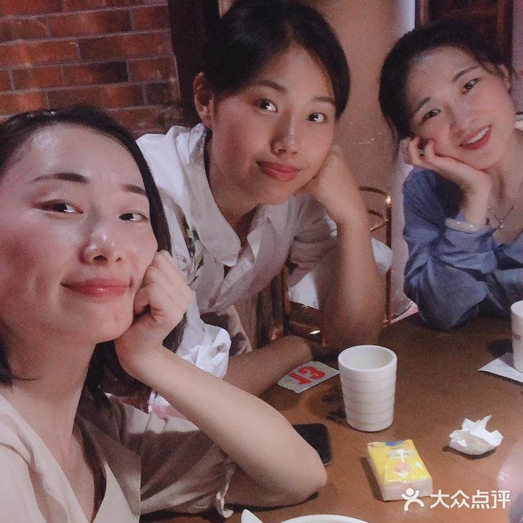 第一次中霸王餐就和朋友约了来吃，三个人点了3斤半左右