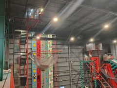 -极限PLAY运动娱乐新世界·团建派对表演休闲馆·室内高空游乐园