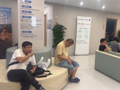 -上海大学附属上海和平眼科医院