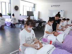 -维纳斯化妆摄影学校