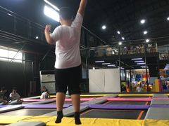 -嘿哟动霸CHUA·新潮玩运动娱乐中心·蹦床滑冰团建乐园