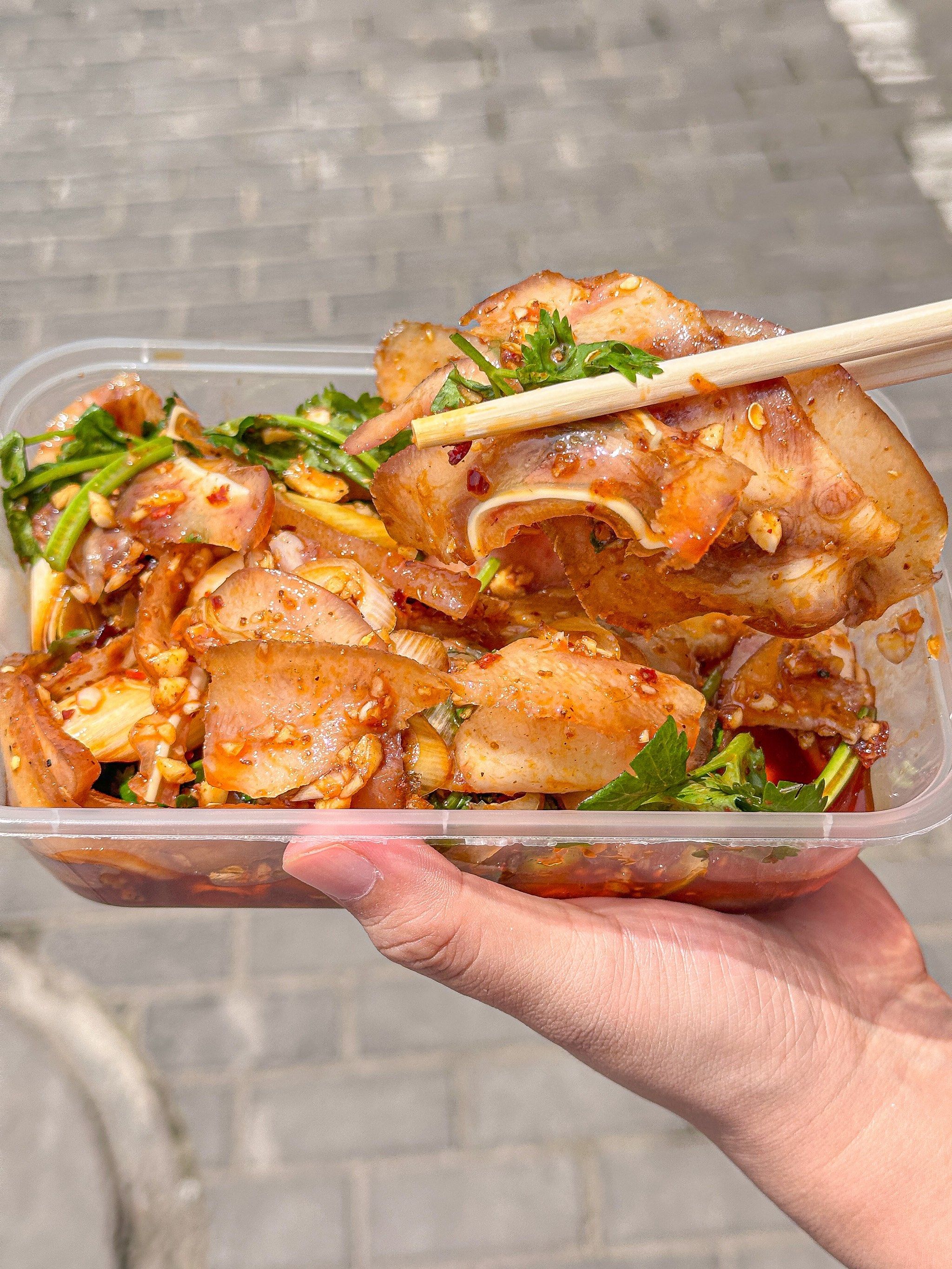 南宁这个凉拌猪耳朵!吃完了还要打包走!