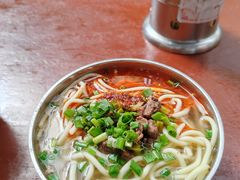 牛肉藏面-老光明岗琼甜茶馆