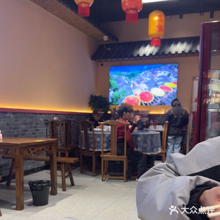 在这吃到了最正宗的徽菜。李鸿章大杂烩食材多样，汤汁浓郁