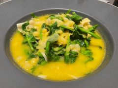 豌豆黄浸豌豆尖-半山腰·云南菜(侨福芳草地店)