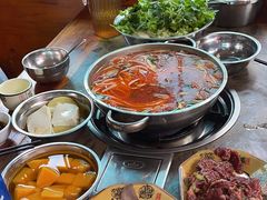 -黄利砖万峰林布依特色酸笋牛肉馆