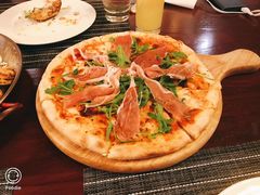帕尔玛火腿配火箭生菜披萨-at cafe 意大利餐厅(集美店)