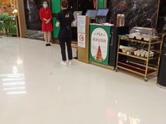 等位区-新白鹿餐厅(嘉兴八佰伴华府店)