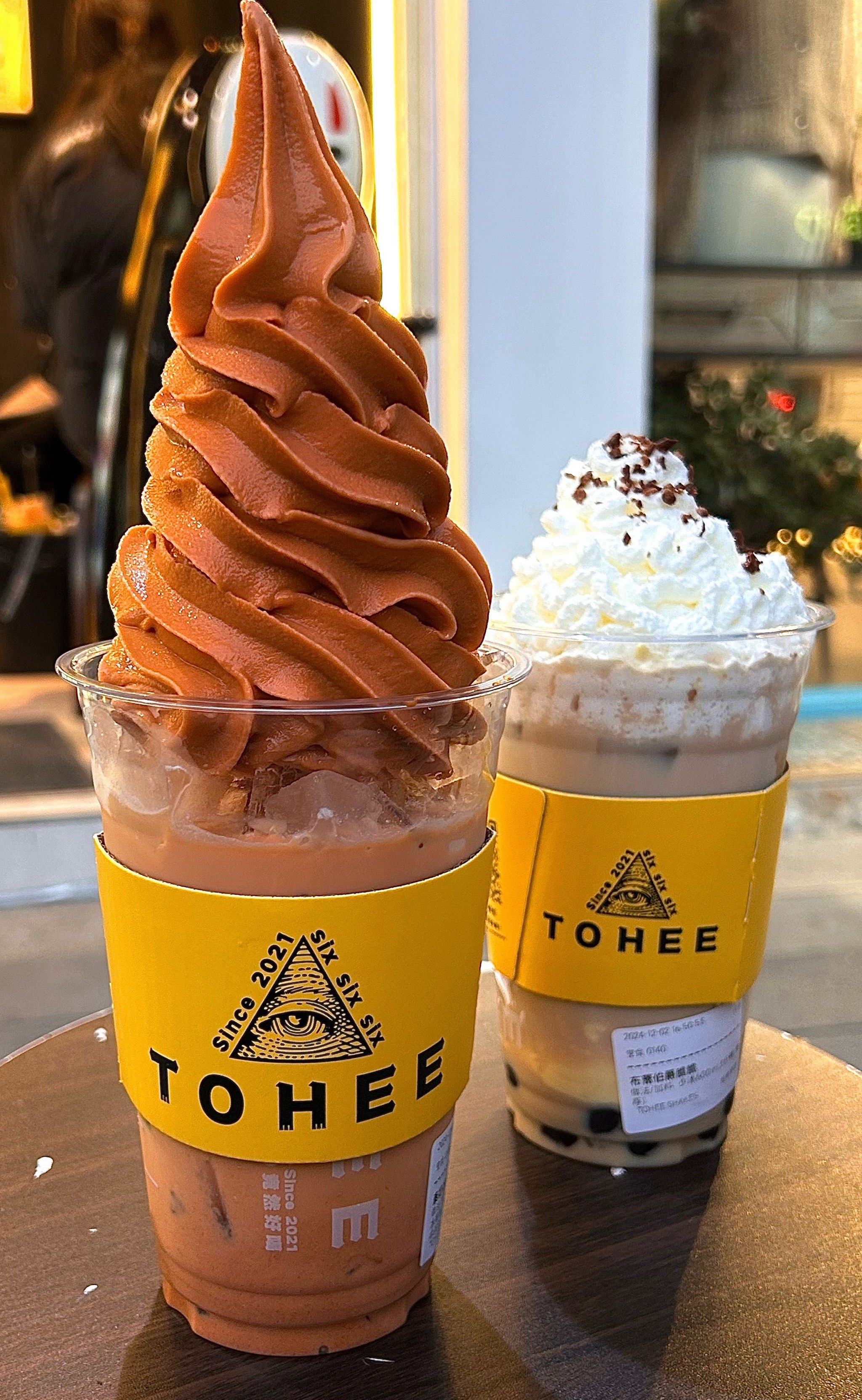 巨大一坨泰奶冰淇淋🍦和可爱无脸男