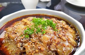 Signature Garlic Braised Tongwei River Carp