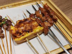 -街角等你.大连海鲜烧烤.经典铁板海鲜串(西安路店)