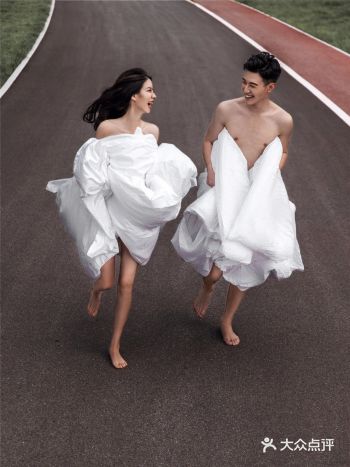 这组超爆的结婚照 惊呆了昆明婚纱照 杂志风街拍婚纱照