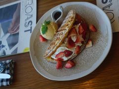 草莓松饼-ROAST coffee & eatery