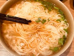 -亮亮面馆(经六路店)