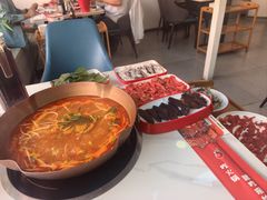 -毛辣果·贵州红酸汤牛肉火锅(西单店)