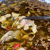 从江湖菜到传统川菜都能找到身影，吃上鲜活美味的菜肴