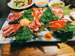 黑牛六拼-明洞阿姨·韩式酱蟹烤肉·创意料理(三元桥店)