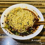 夫妻俩在这里做面多年，食客大多是附近的街坊邻居