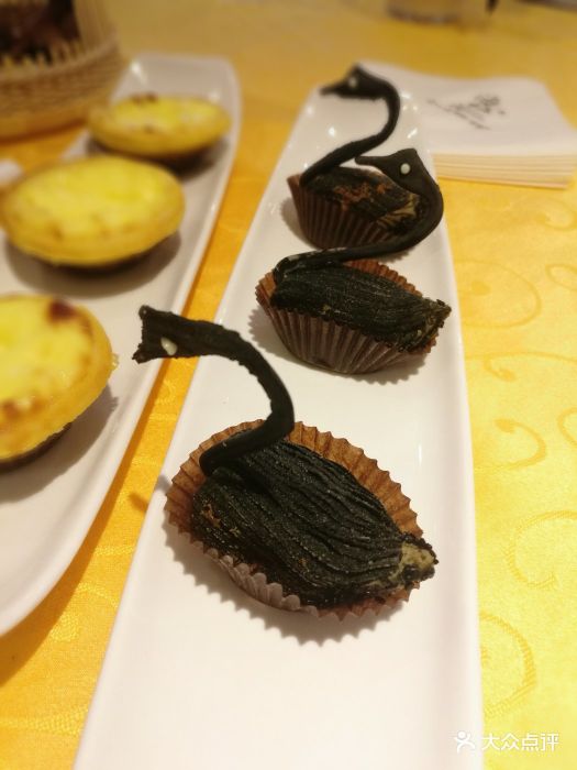 海心阁海鲜茶餐厅(金奥国际店)榴莲黑天鹅酥图片 - 第3张