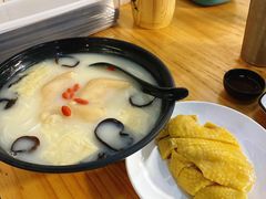 花膠雞濃湯米線-二撇鸡