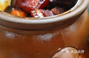 Casserole Braised Pork Belly