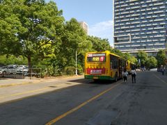 -大润发杨浦店-停车场