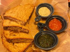 三种酱配酸面包-Mesa Madre梅萨妈妈·Bintana(国贸店)