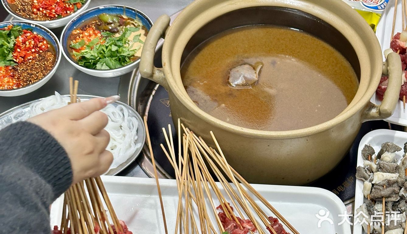 这家牛杂店每次去都是座无虚席的…… 