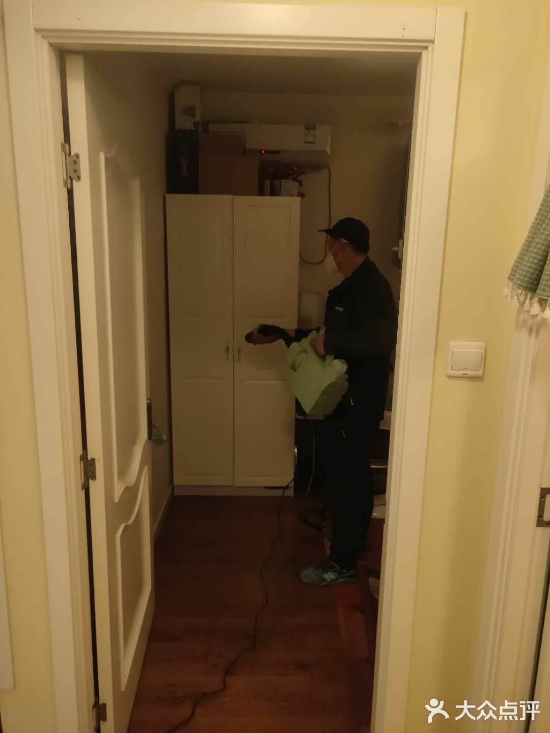 很多喜欢自己动手的业主会在网上买一些除甲醛的药剂来自己喷