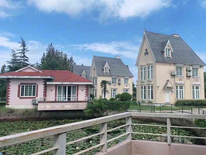 安横沙岛度假酒店-"地方真大,环境好,没有好好利用,卫生差,.