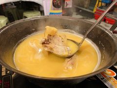 -鲜入围煮花胶鸡海鲜火锅