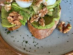 牛油果煮蛋吐司-RAC BAR(安福路店)