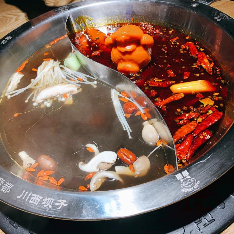 魔都川西坝子火锅餐厅(协信星光广场店)-"吃火锅,一般都会点鸳鸯锅,辣