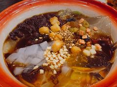 -爆炸头阿姨小四川正宗川味小吃(无任何分店)