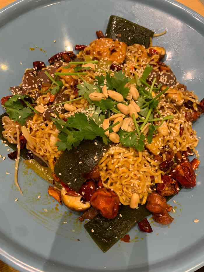 位于深业上城1楼食代馆的一家麻辣香锅店整个时代馆有很多可以选择的