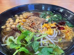 -爆炸头阿姨小四川正宗川味小吃(无任何分店)