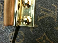 -京伟修鞋洗鞋奢侈品皮具护理店