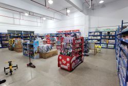 -逝水玩具折扣店