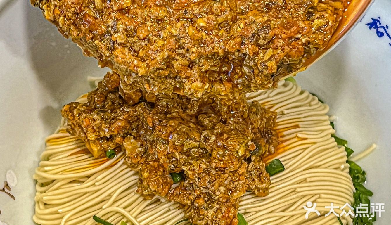 这碗金灿灿的蟹黄面可真是馋哭我了！ 