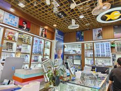 -上海网星眼镜批发·蔡司依视路官方授权(三叶眼镜城店)